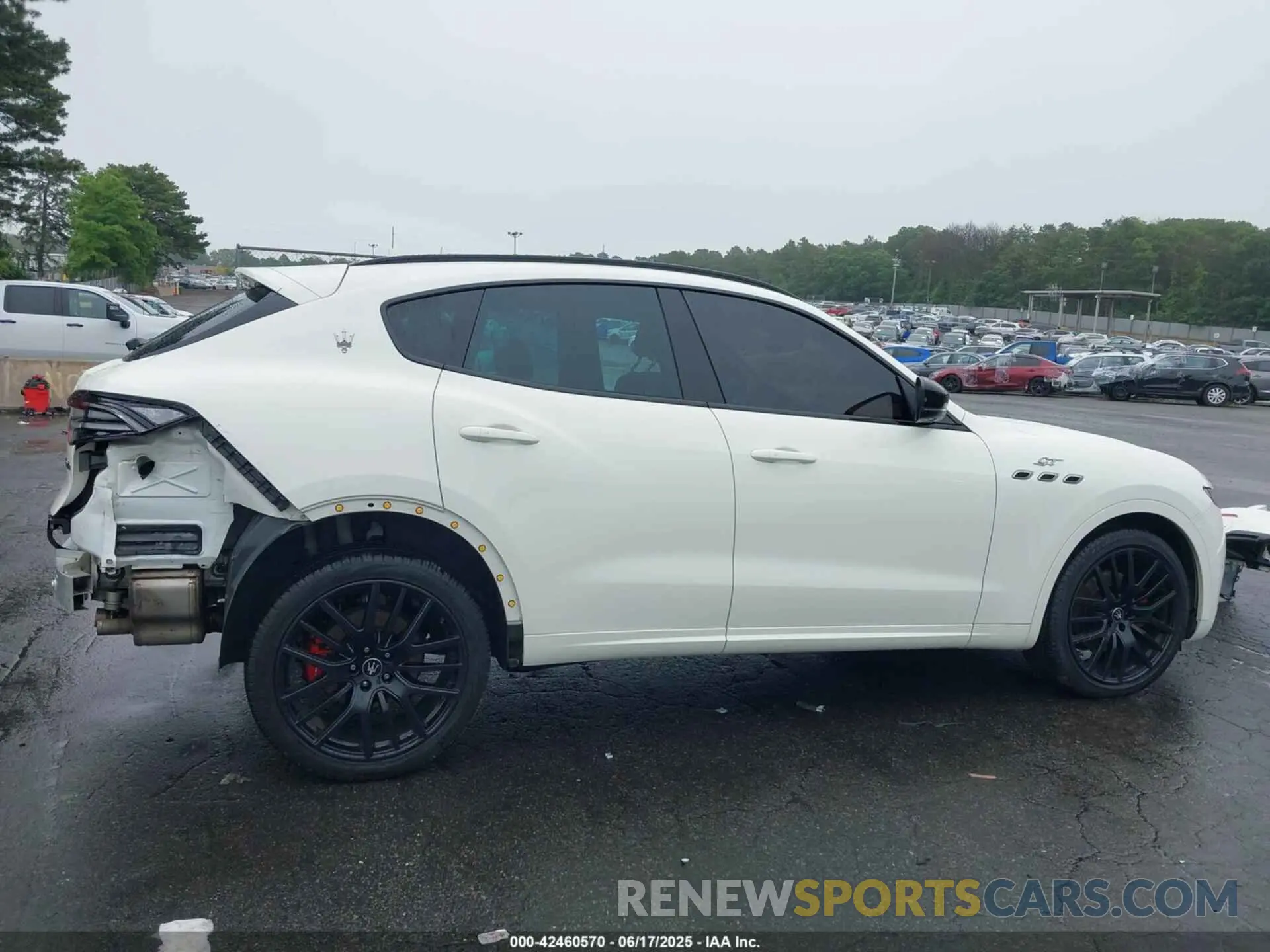 14 fotografías del automóvil dañado ZN661XUA4NX402183 MASERATI LEVANTE 2022