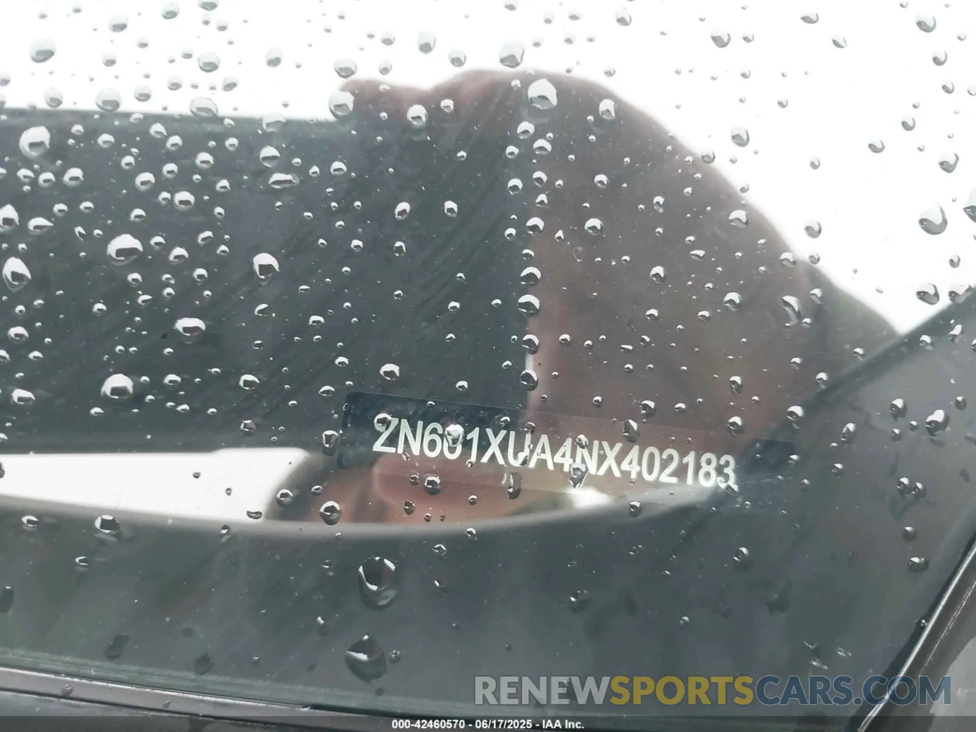 18 fotografías del automóvil dañado ZN661XUA4NX402183 MASERATI LEVANTE 2022
