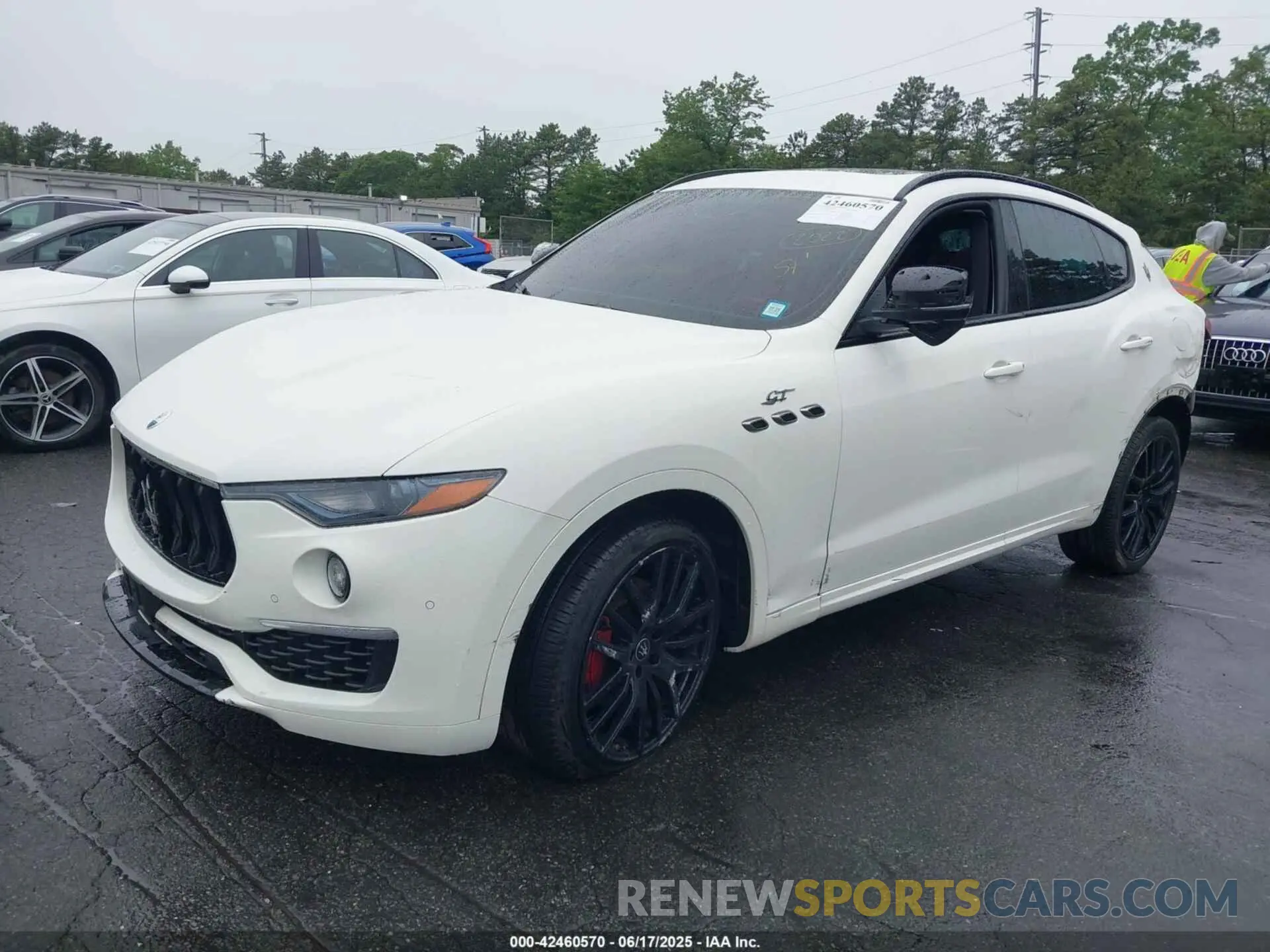 2 fotografías del automóvil dañado ZN661XUA4NX402183 MASERATI LEVANTE 2022
