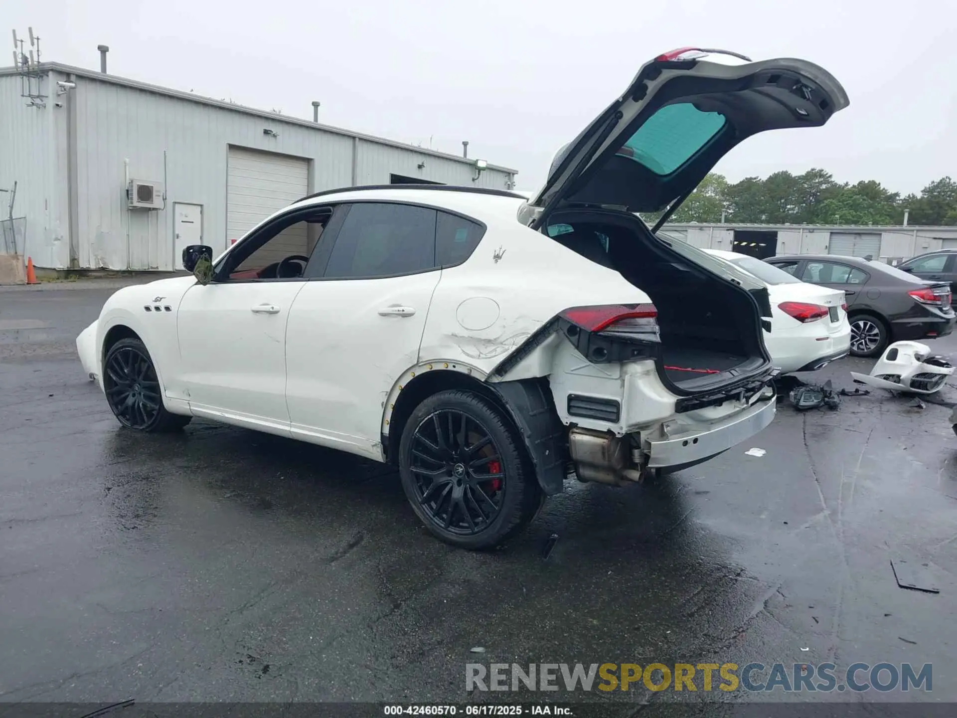 3 fotografías del automóvil dañado ZN661XUA4NX402183 MASERATI LEVANTE 2022