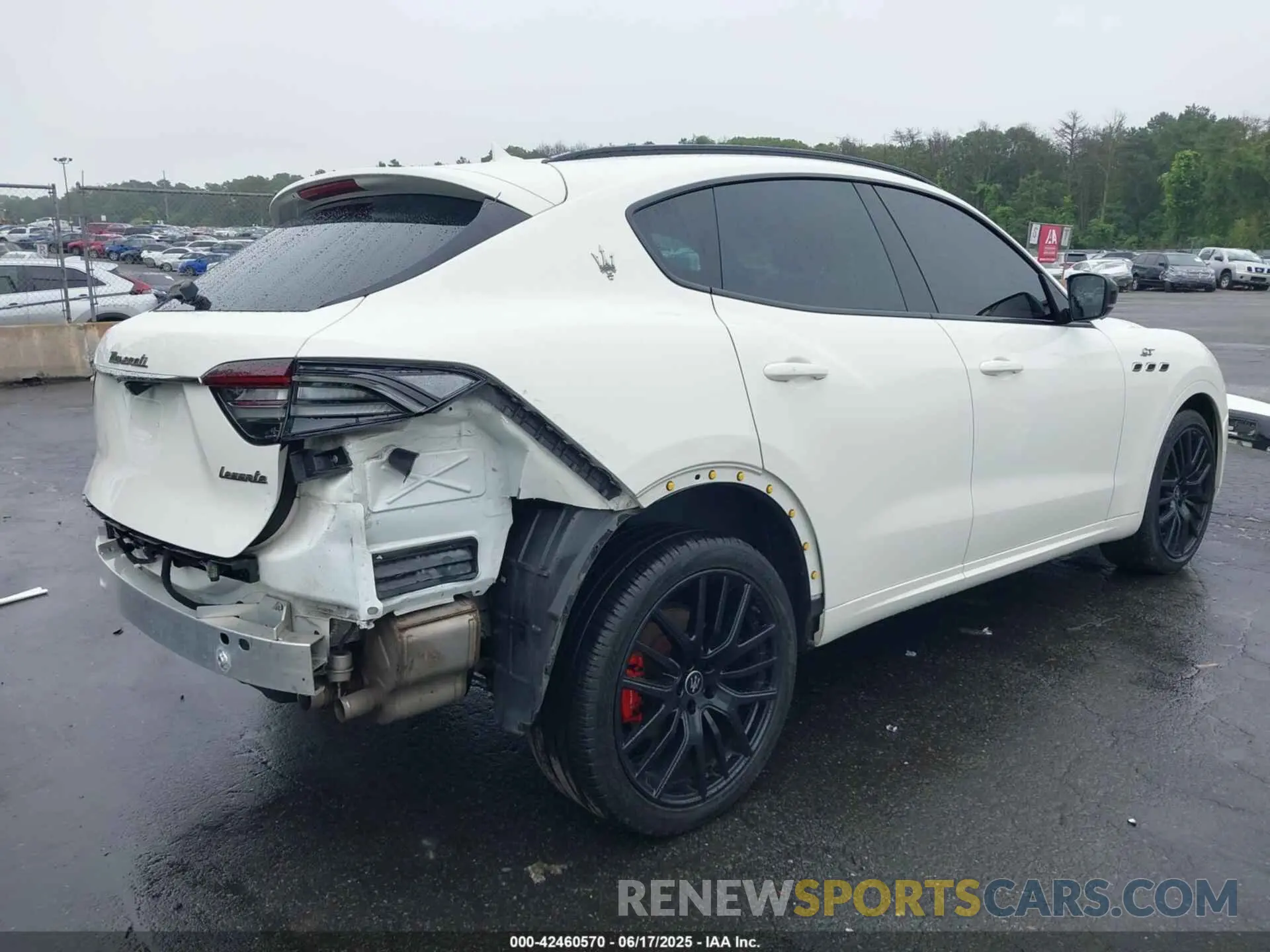 4 fotografías del automóvil dañado ZN661XUA4NX402183 MASERATI LEVANTE 2022
