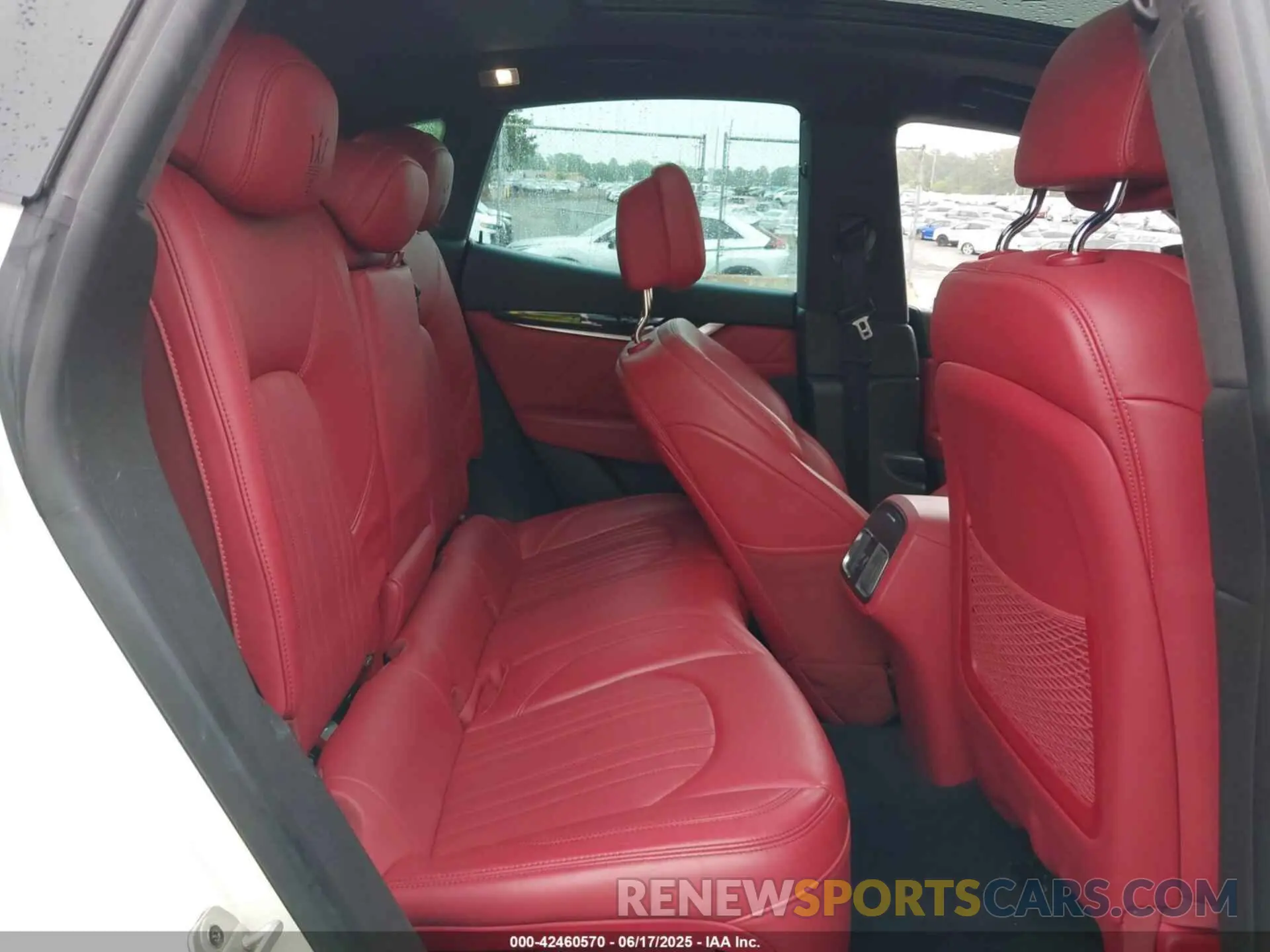 8 fotografías del automóvil dañado ZN661XUA4NX402183 MASERATI LEVANTE 2022