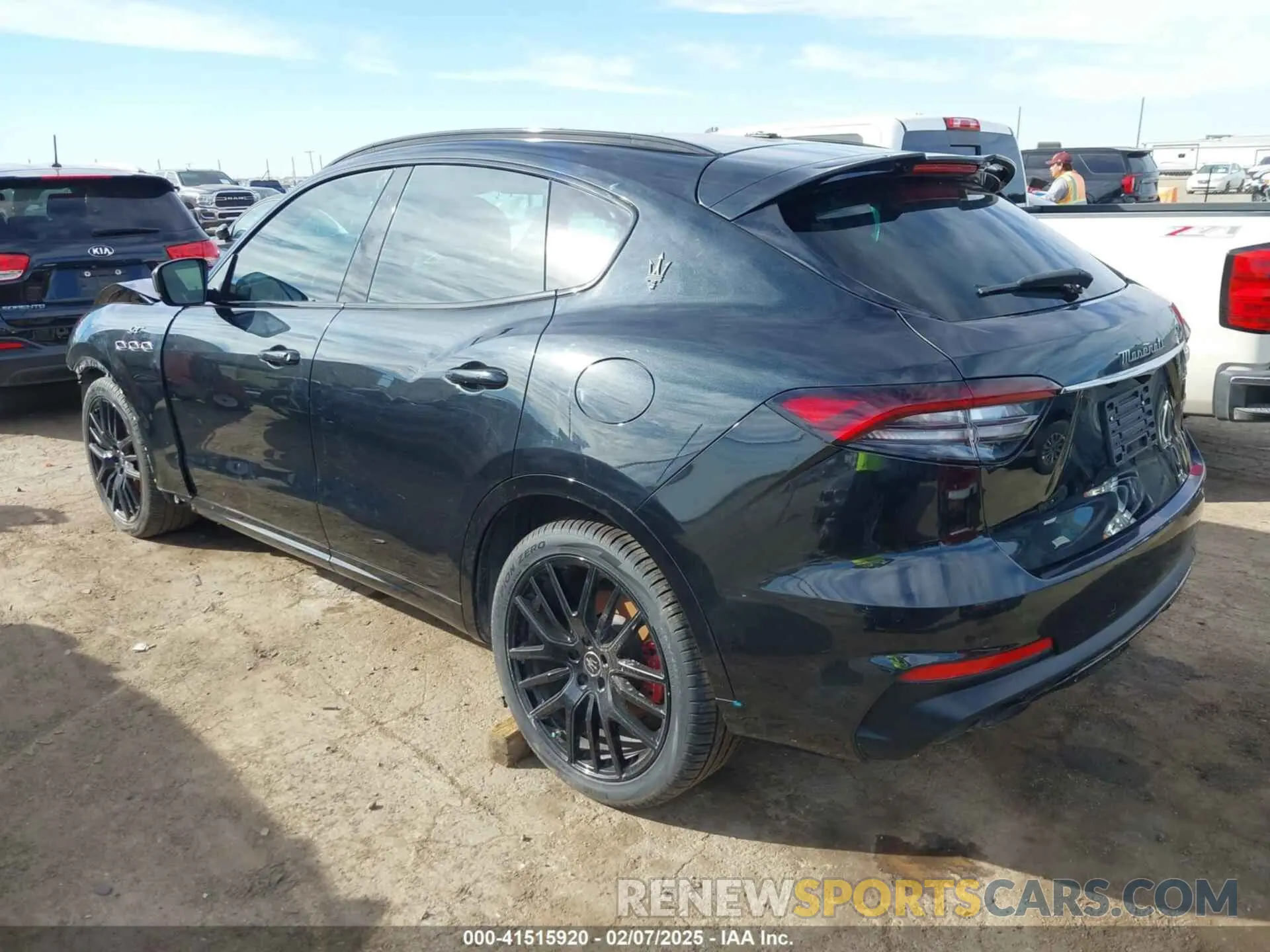 3 fotografías del automóvil dañado ZN661XUAXNX400339 MASERATI LEVANTE 2022