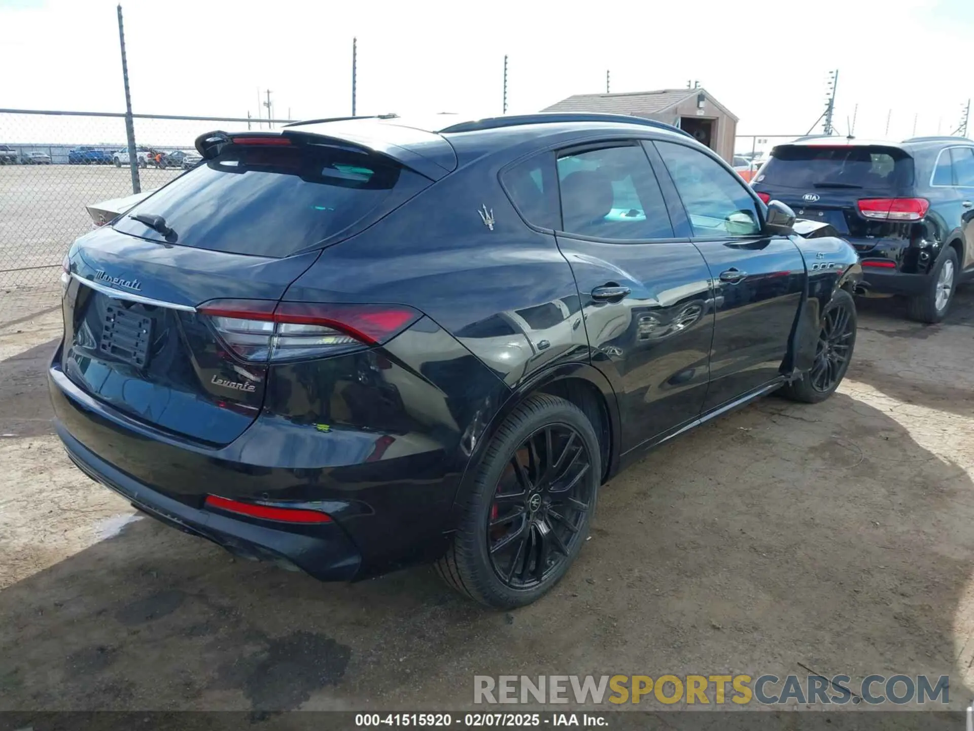 4 fotografías del automóvil dañado ZN661XUAXNX400339 MASERATI LEVANTE 2022