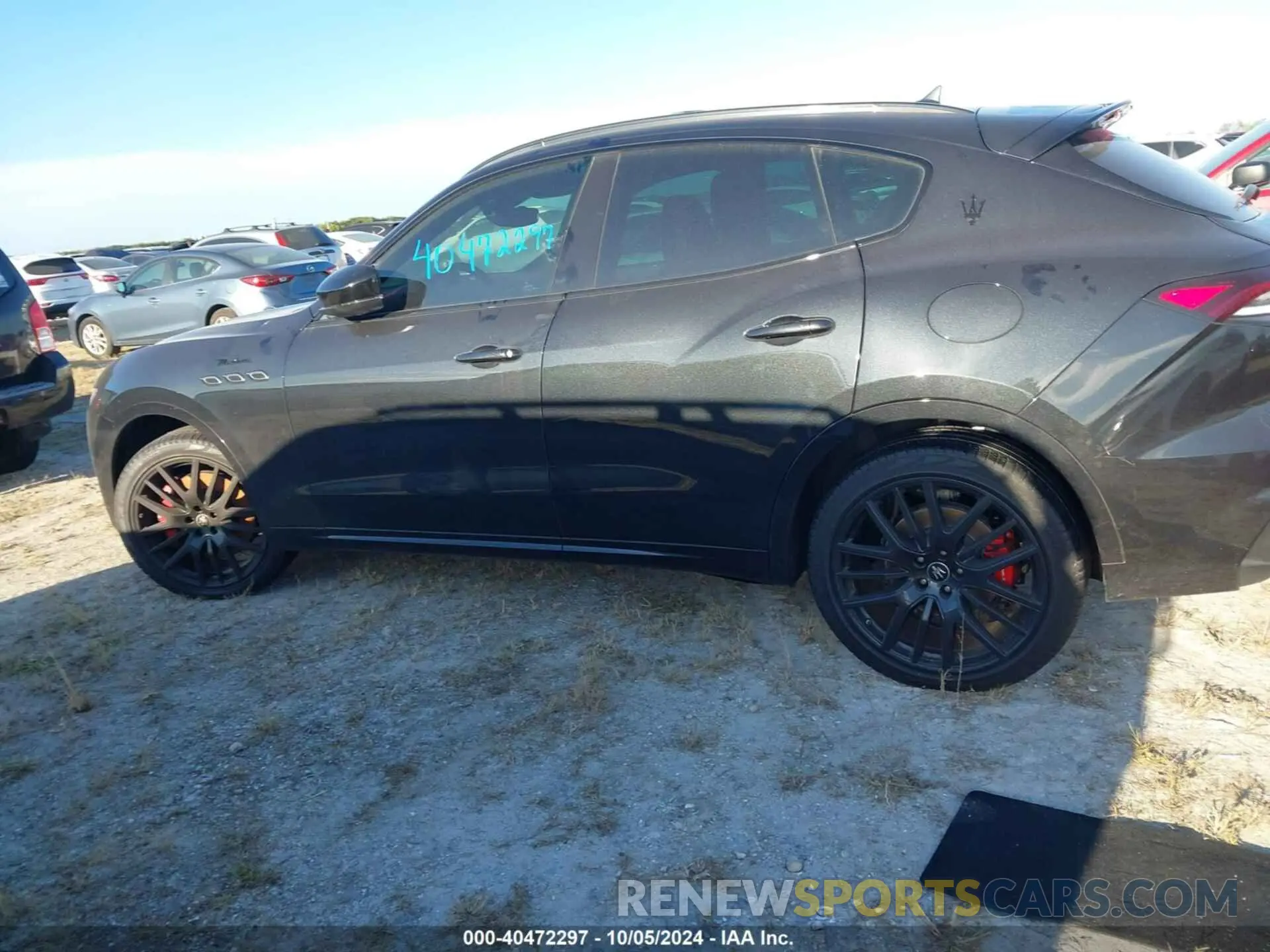14 fotografías del automóvil dañado ZN661YUM3NX393444 MASERATI LEVANTE 2022