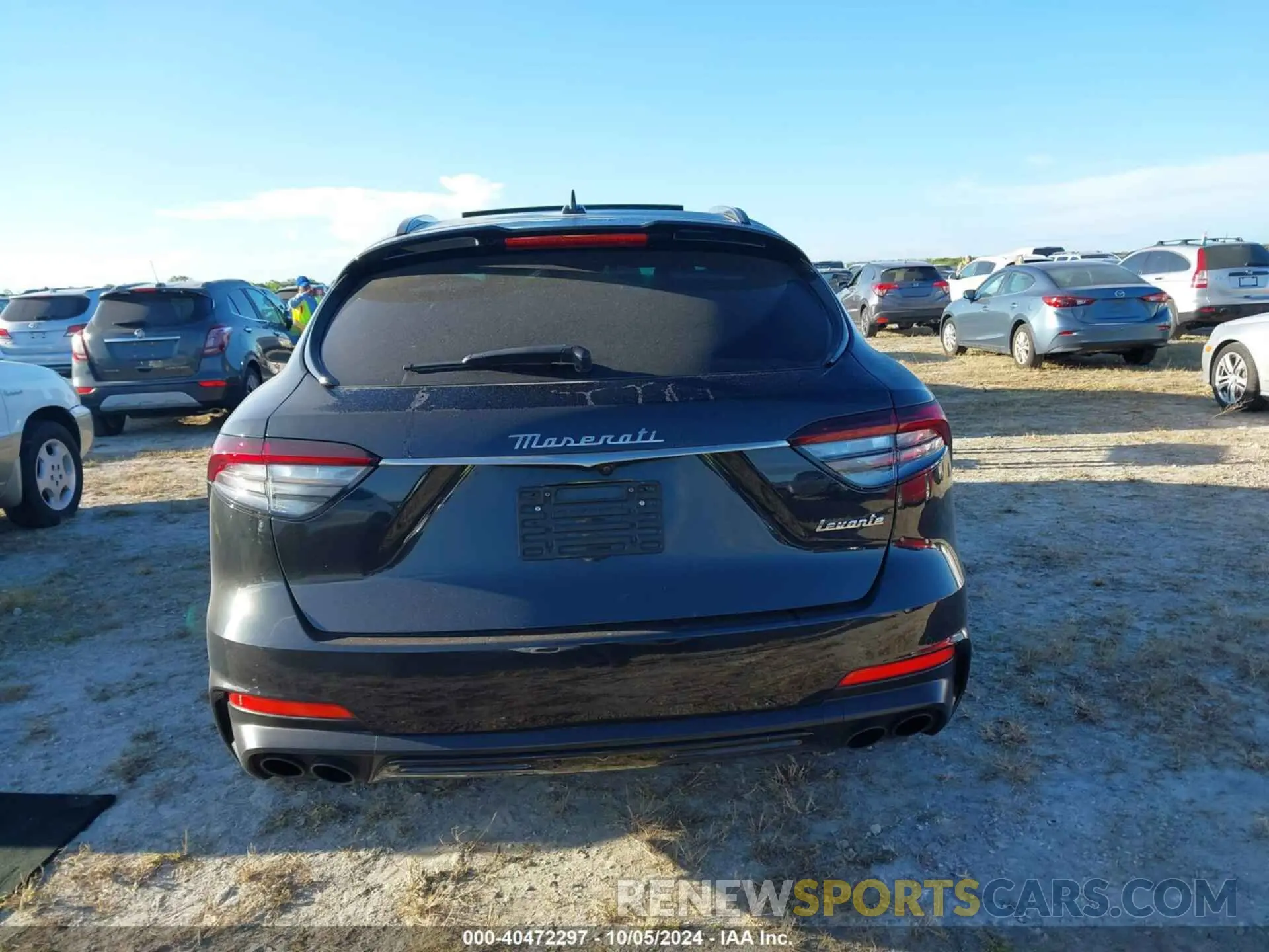 16 fotografías del automóvil dañado ZN661YUM3NX393444 MASERATI LEVANTE 2022