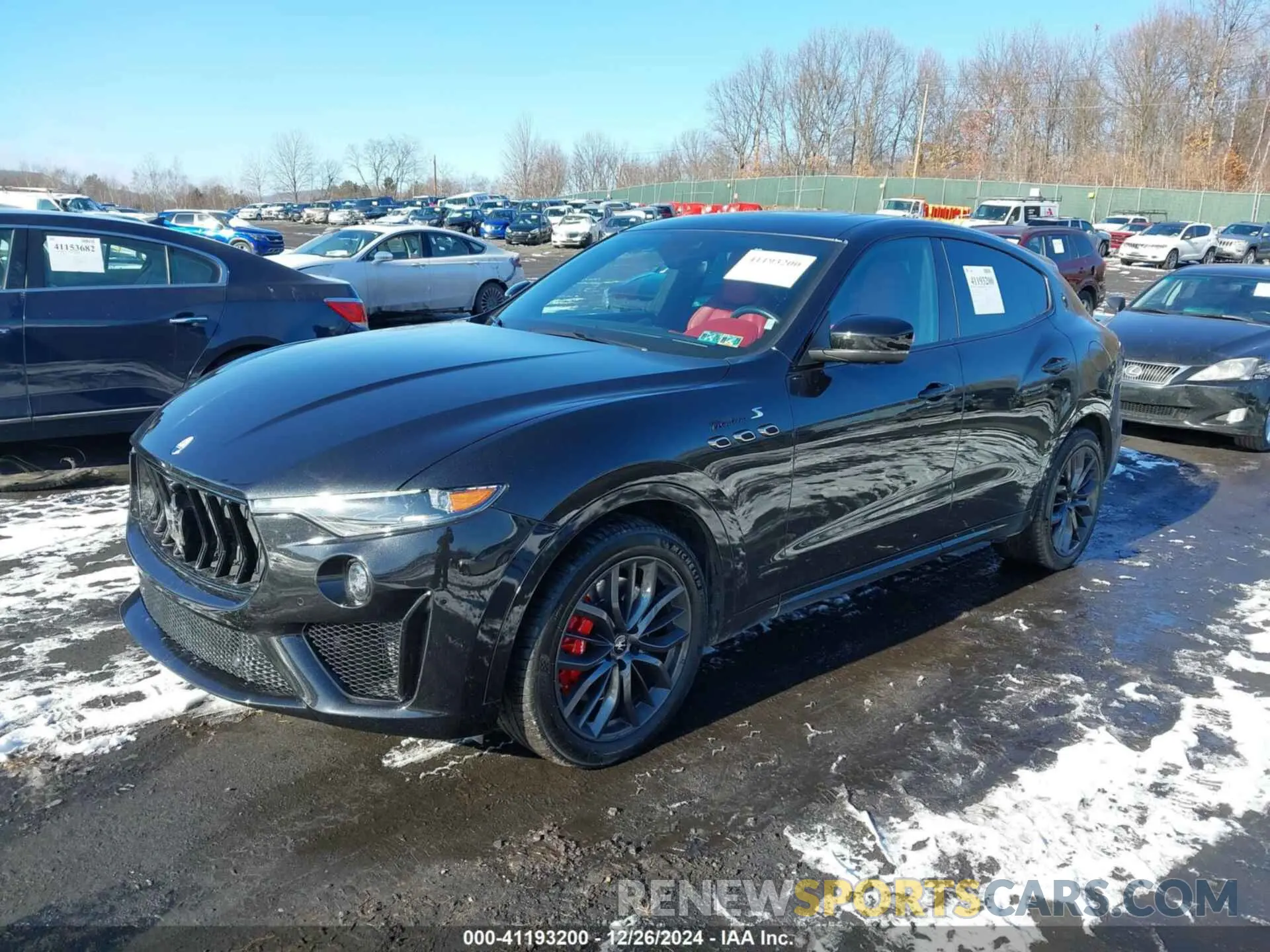 2 fotografías del automóvil dañado ZN661ZUM3NX381428 MASERATI LEVANTE 2022