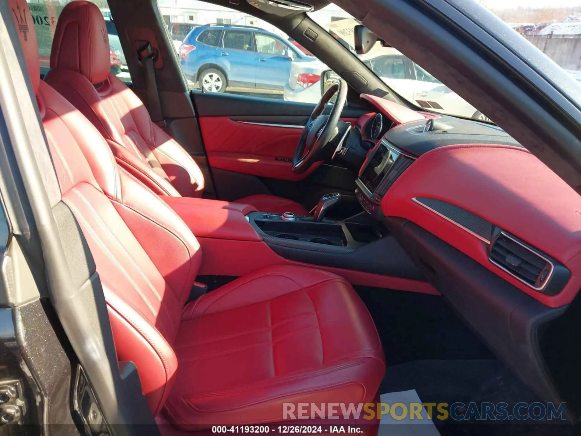 5 fotografías del automóvil dañado ZN661ZUM3NX381428 MASERATI LEVANTE 2022