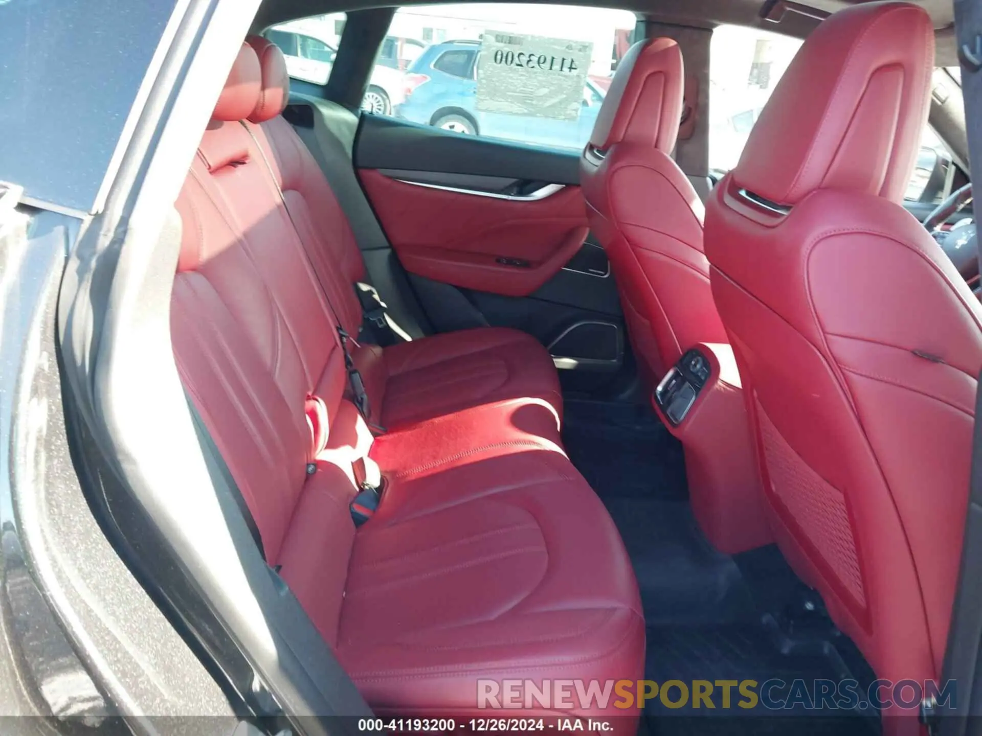8 fotografías del automóvil dañado ZN661ZUM3NX381428 MASERATI LEVANTE 2022