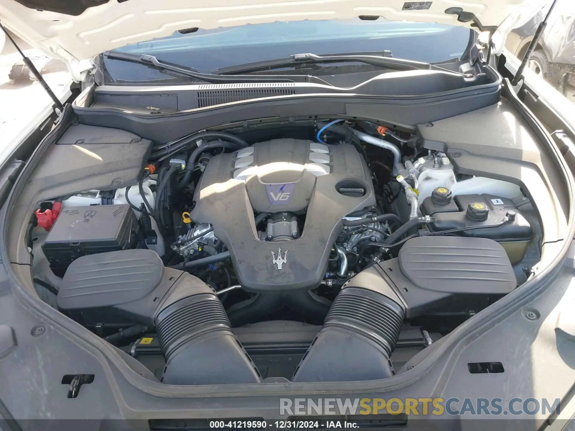 10 fotografías del automóvil dañado ZN661YUM6PX411566 MASERATI LEVANTE 2023