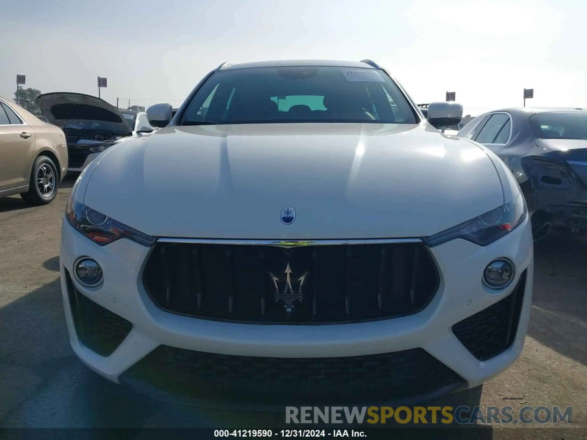 13 fotografías del automóvil dañado ZN661YUM6PX411566 MASERATI LEVANTE 2023