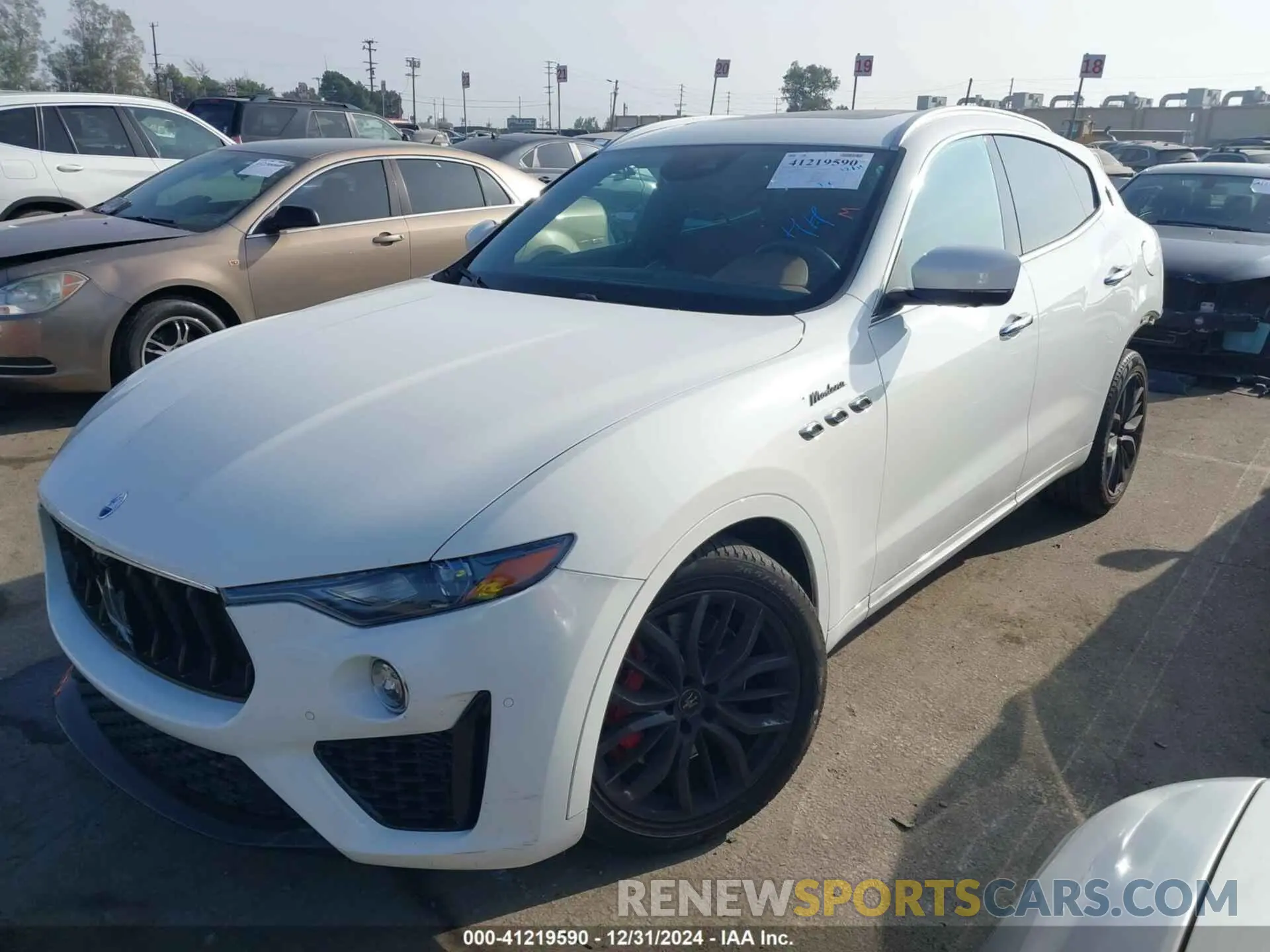 2 fotografías del automóvil dañado ZN661YUM6PX411566 MASERATI LEVANTE 2023