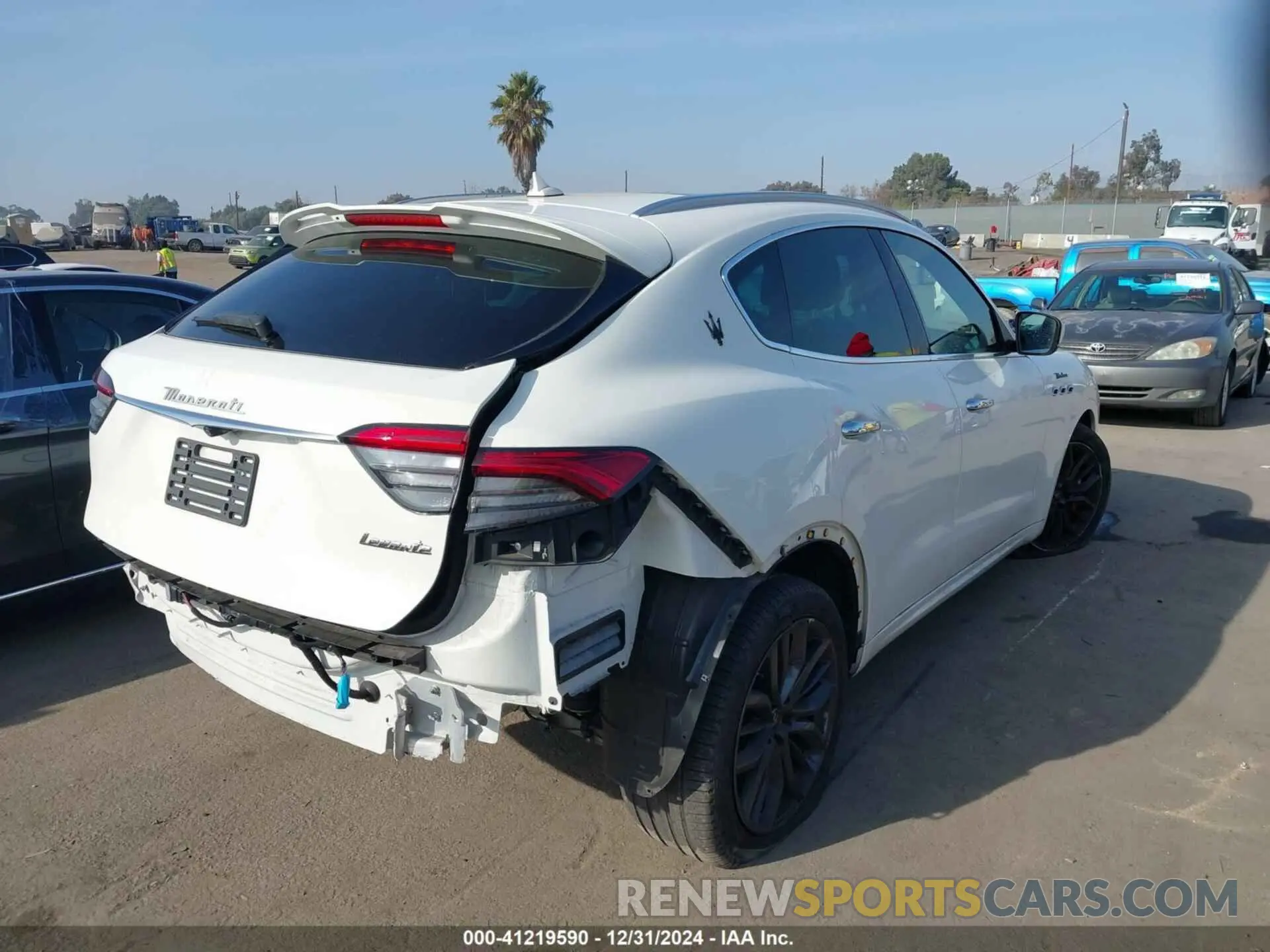 4 fotografías del automóvil dañado ZN661YUM6PX411566 MASERATI LEVANTE 2023