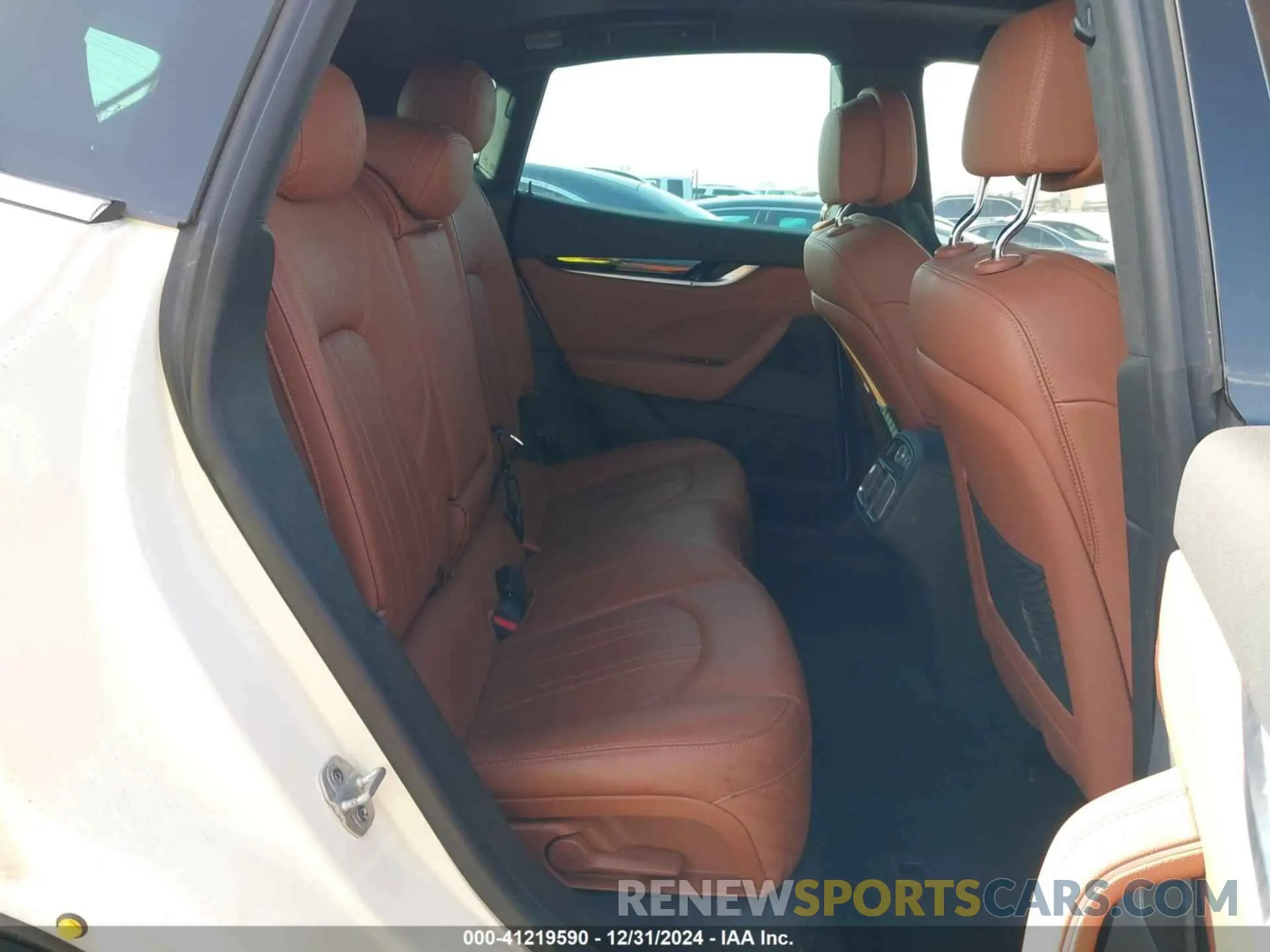 8 fotografías del automóvil dañado ZN661YUM6PX411566 MASERATI LEVANTE 2023