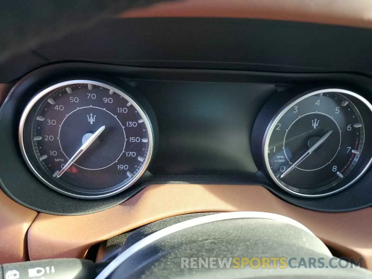 8 fotografías del automóvil dañado ZN661XUA7NX389199 MASERATI LEVANTE BA 2022