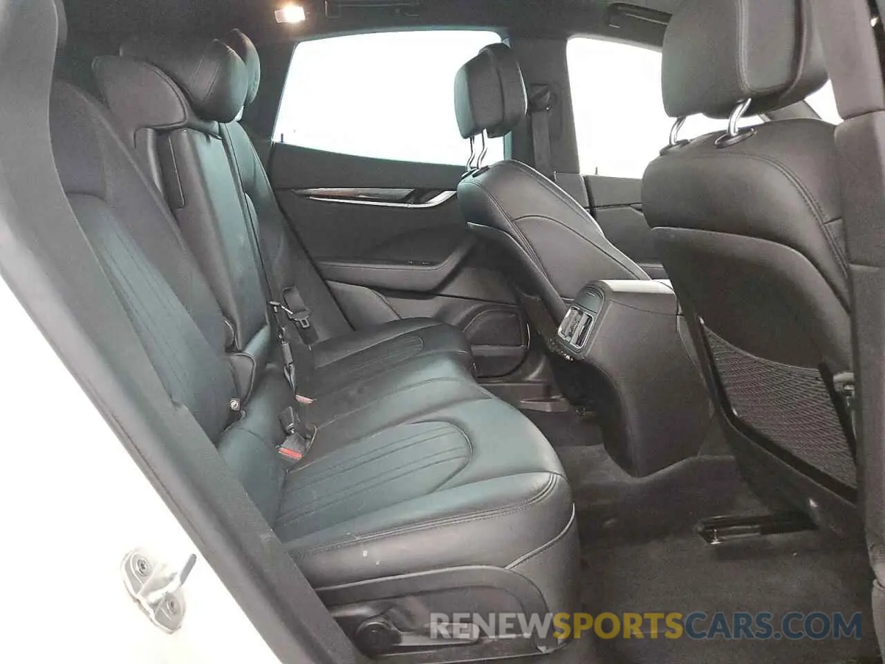 11 fotografías del automóvil dañado ZN661XUAXNX389214 MASERATI LEVANTE BA 2022