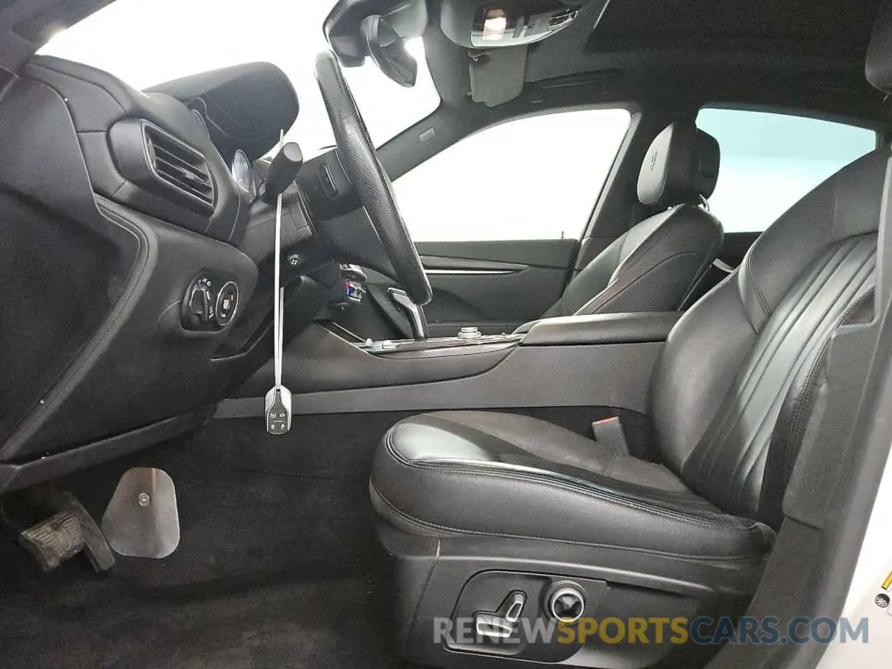 7 fotografías del automóvil dañado ZN661XUAXNX389214 MASERATI LEVANTE BA 2022