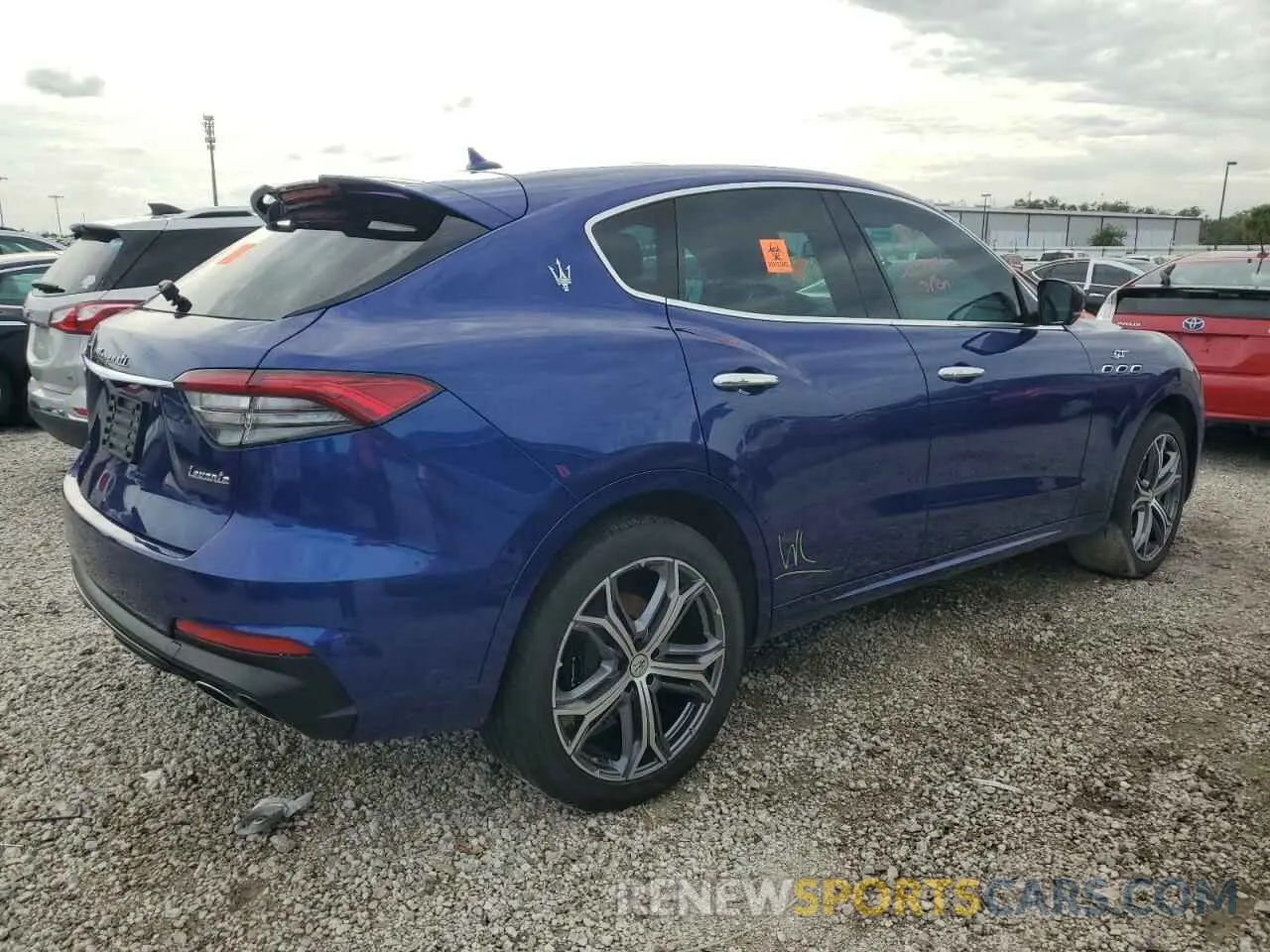 3 fotografías del automóvil dañado ZN661XUAXNX400325 MASERATI LEVANTE BA 2022