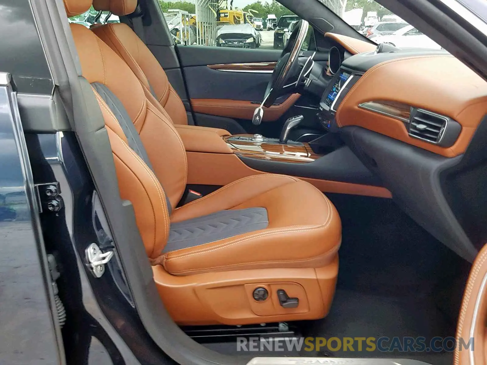 5 fotografías del automóvil dañado ZN661XUL1KX310638 MASERATI LEVANTE LU 2019