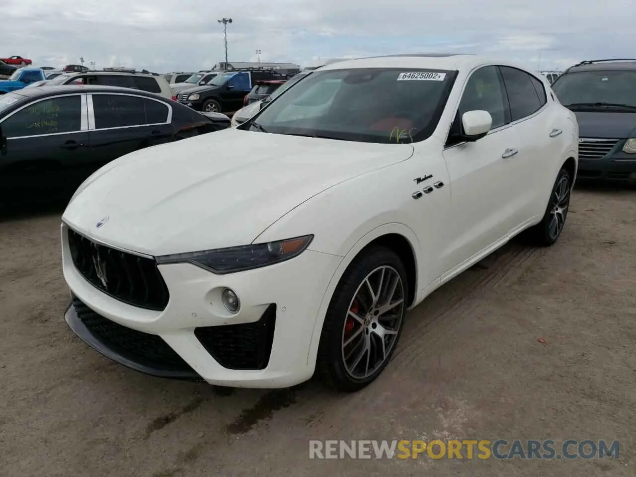 2 fotografías del automóvil dañado ZN661YUM2NX402358 MASERATI LEVANTE MO 2022