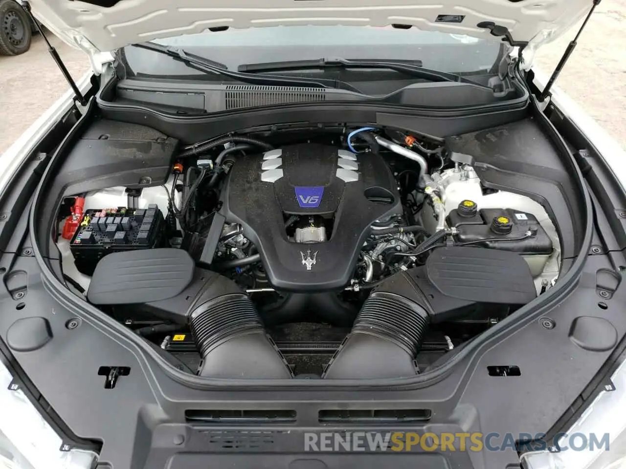 7 fotografías del automóvil dañado ZN661YUM2NX402358 MASERATI LEVANTE MO 2022
