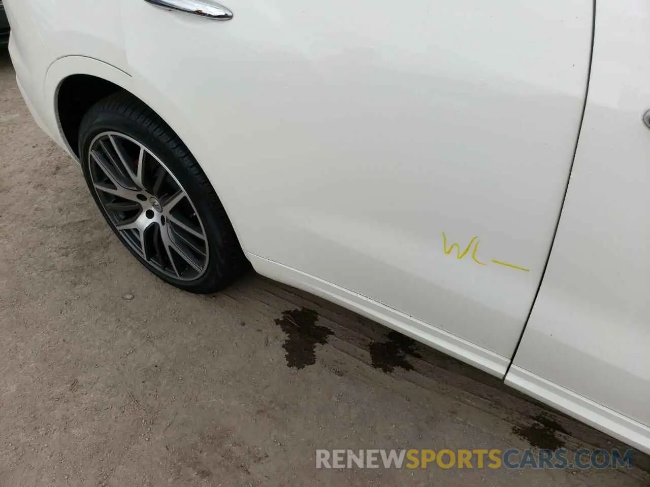 9 fotografías del automóvil dañado ZN661YUM2NX402358 MASERATI LEVANTE MO 2022