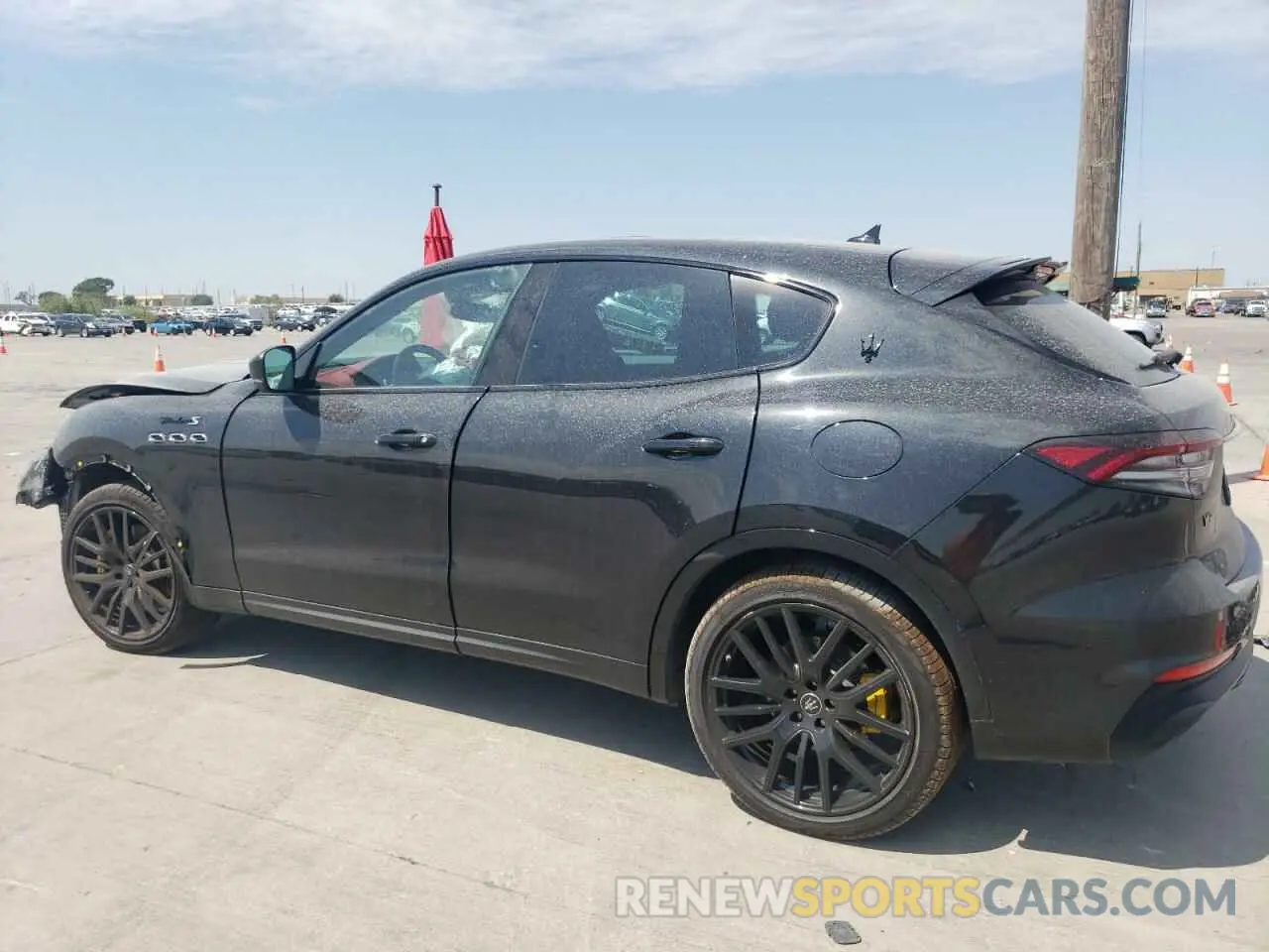 2 fotografías del automóvil dañado ZN661ZUM9NX400466 MASERATI LEVANTE MO 2022