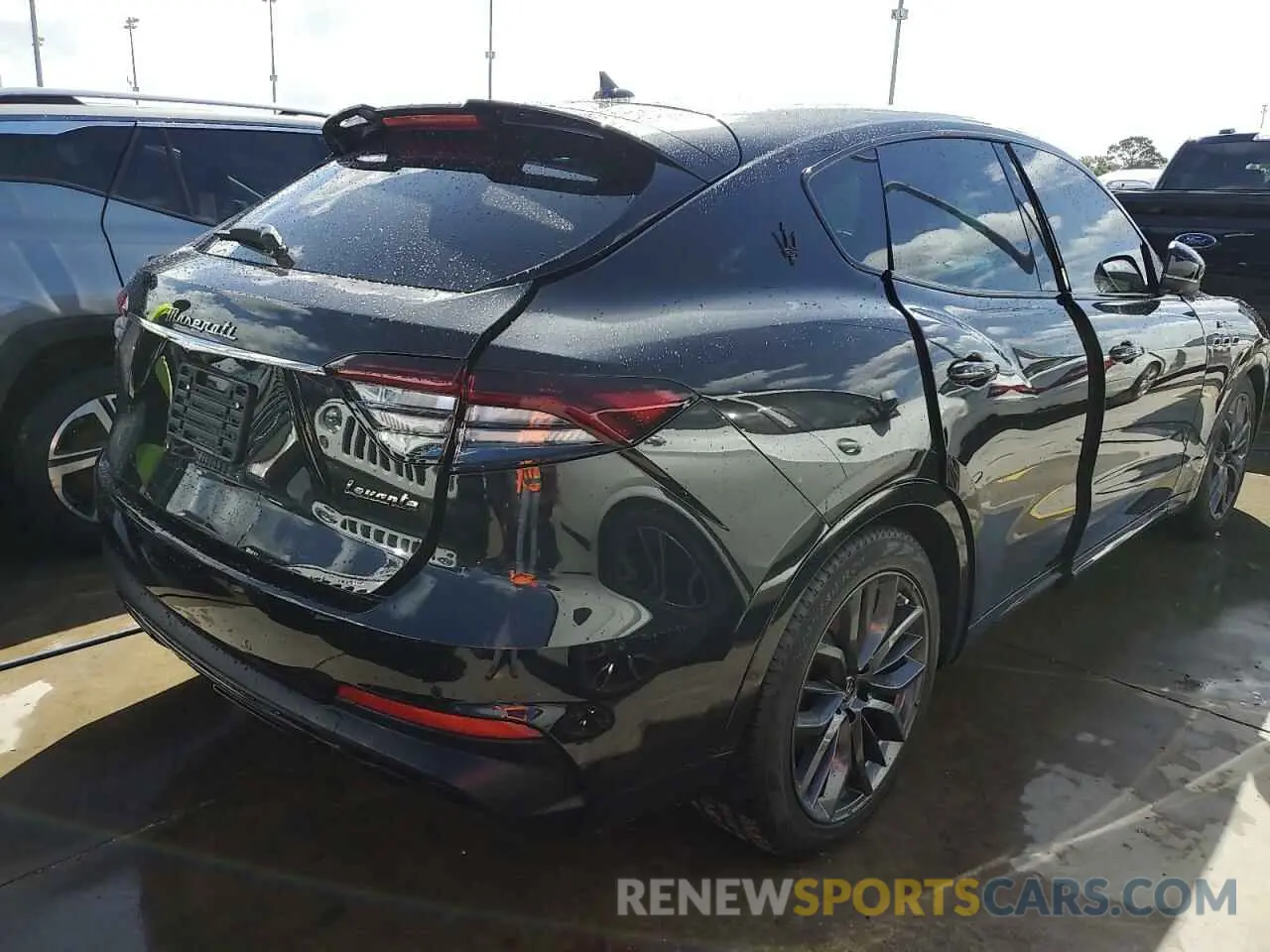 3 fotografías del automóvil dañado ZN661YUM4PX435509 MASERATI LEVANTE MO 2023