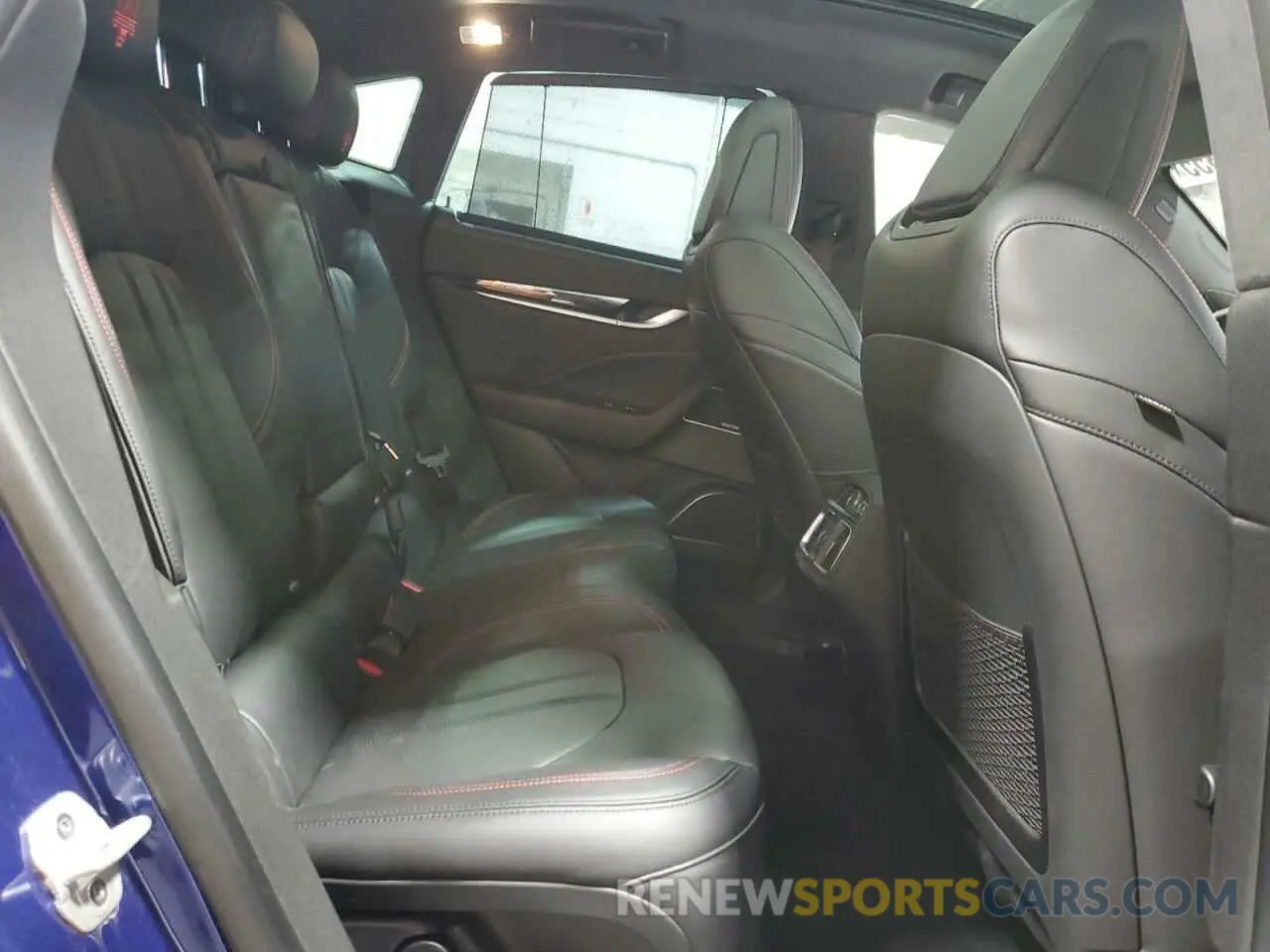 11 fotografías del automóvil dañado ZN661YUM4RX450899 MASERATI LEVANTE MO 2024