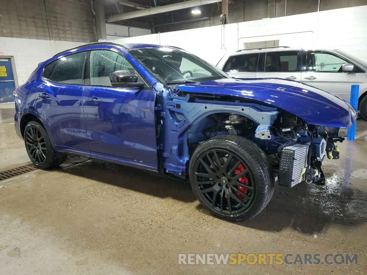 4 fotografías del automóvil dañado ZN661YUM4RX450899 MASERATI LEVANTE MO 2024
