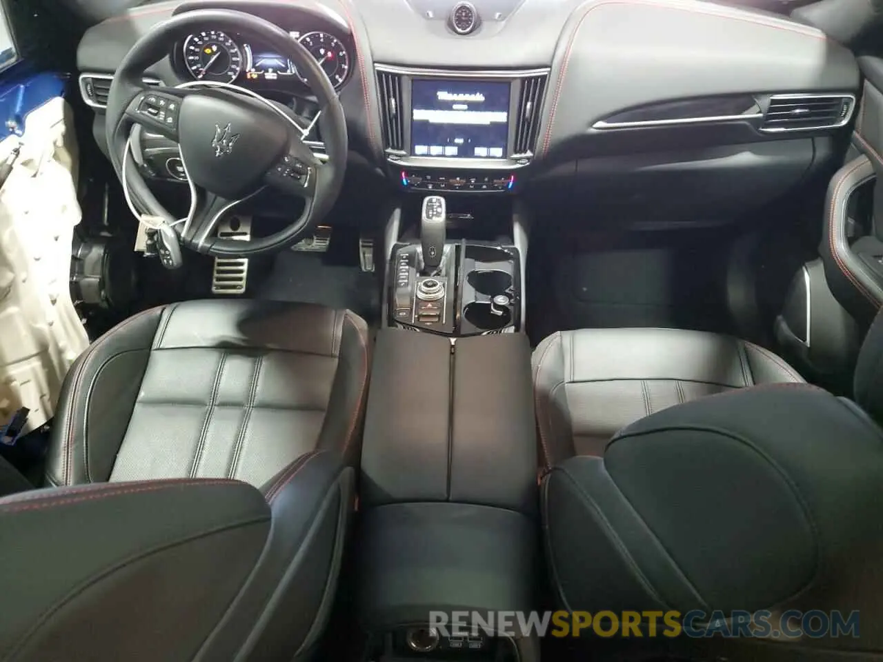 8 fotografías del automóvil dañado ZN661YUM4RX450899 MASERATI LEVANTE MO 2024