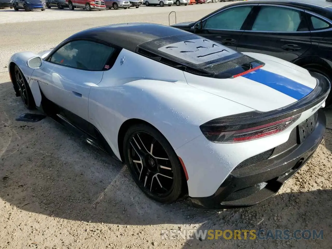 2 fotografías del automóvil dañado ZAMBMRAB5P0413183 MASERATI MC20 2023