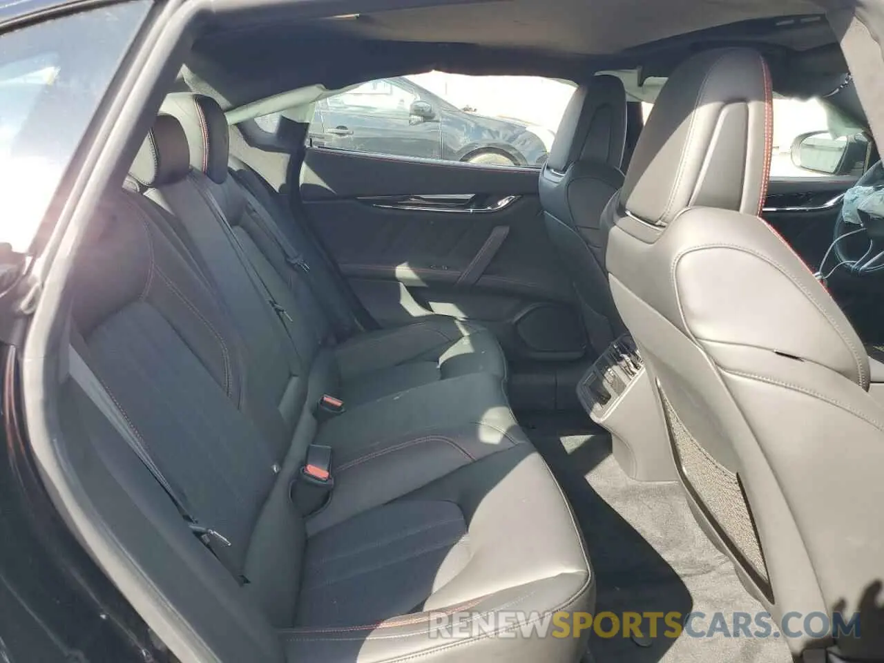 10 fotografías del automóvil dañado ZAM56YRS6M1370002 MASERATI QUATTROPOR 2021
