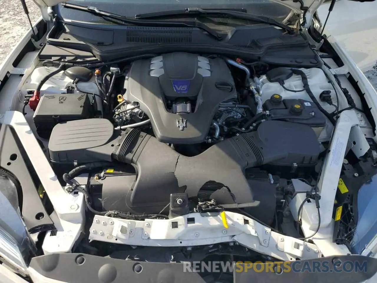 11 fotografías del automóvil dañado ZAM56YPM0N1388419 MASERATI QUATTROPOR 2022