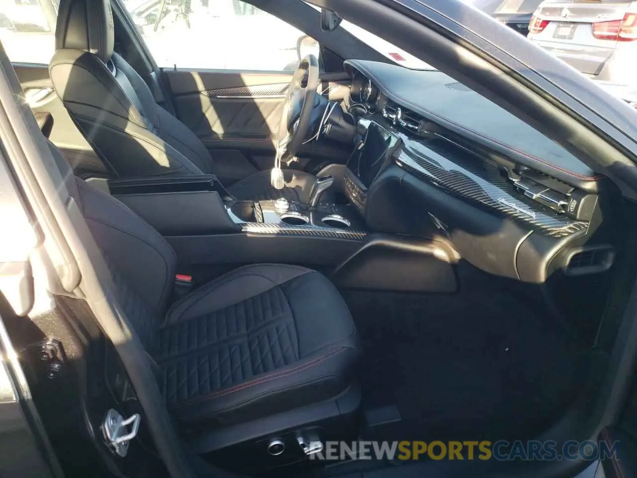 5 fotografías del automóvil dañado ZAM56ZPT0NX399687 MASERATI QUATTROPOR 2022