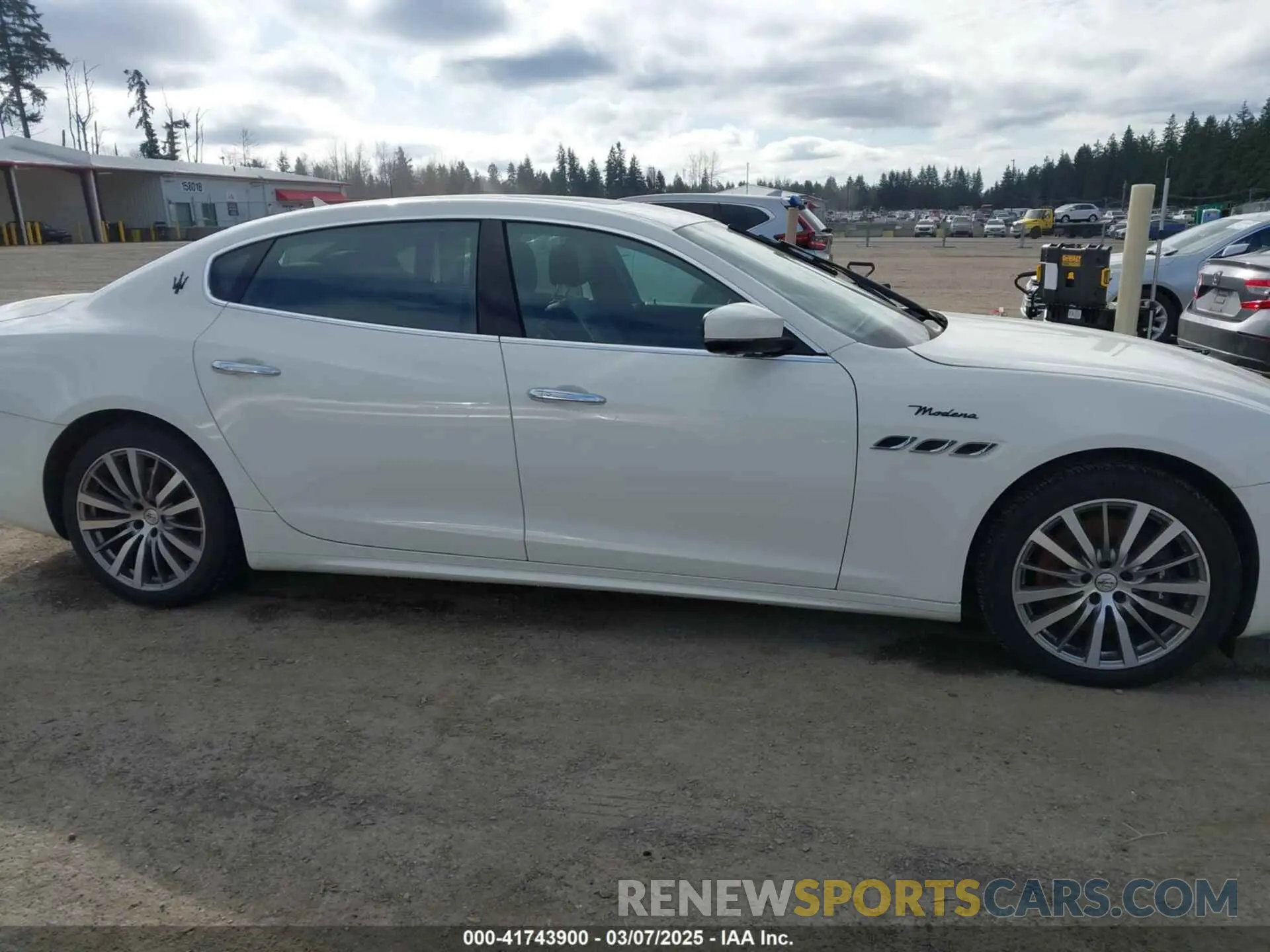 13 fotografías del automóvil dañado ZAM56YRM2N1388371 MASERATI QUATTROPORTE 2022