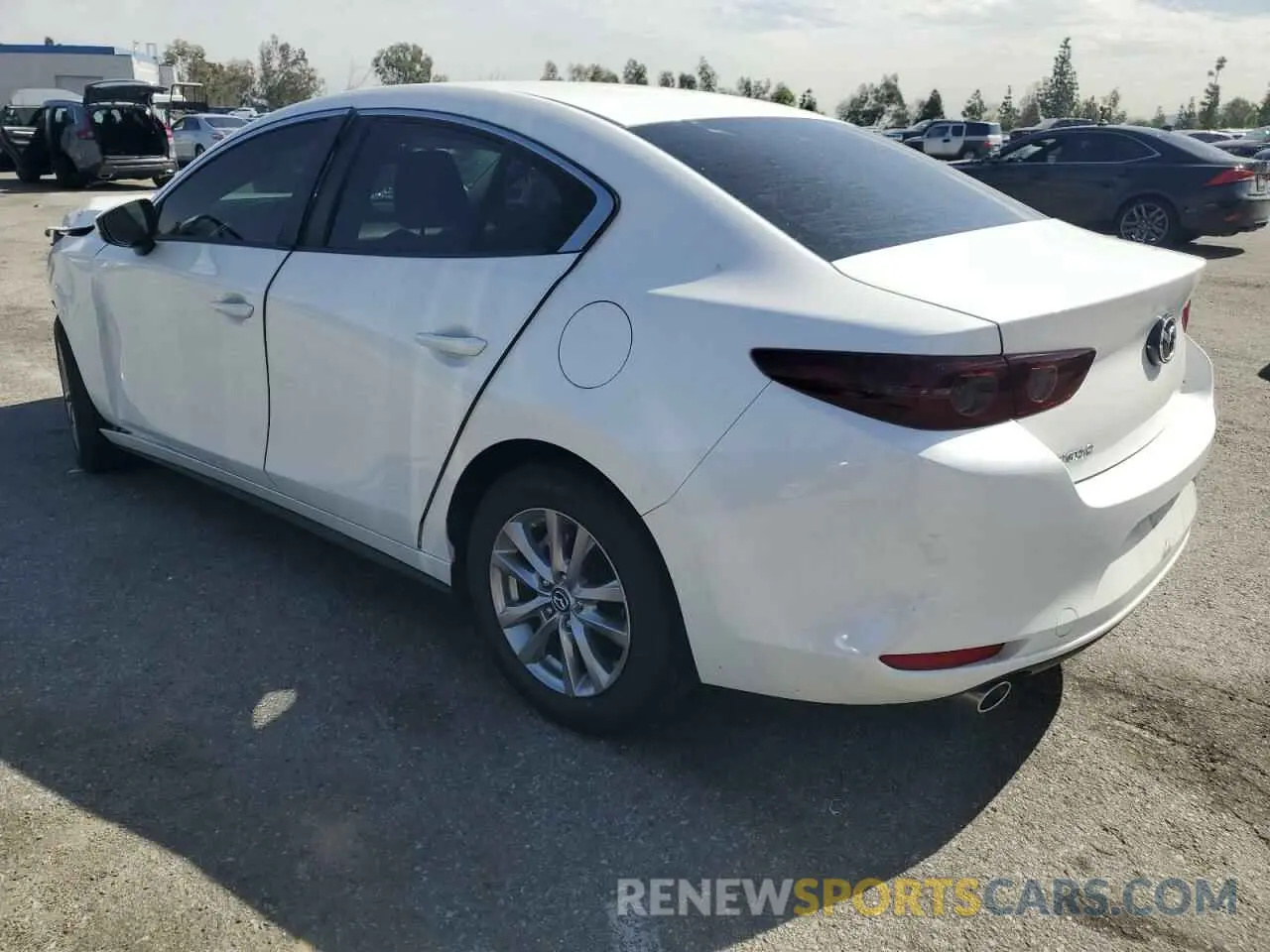 2 fotografías del automóvil dañado 3MZBPABL4KM112377 MAZDA 3 2019