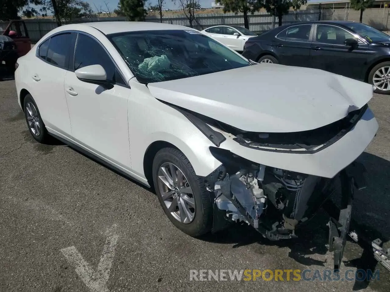 4 fotografías del automóvil dañado 3MZBPABL4KM112377 MAZDA 3 2019