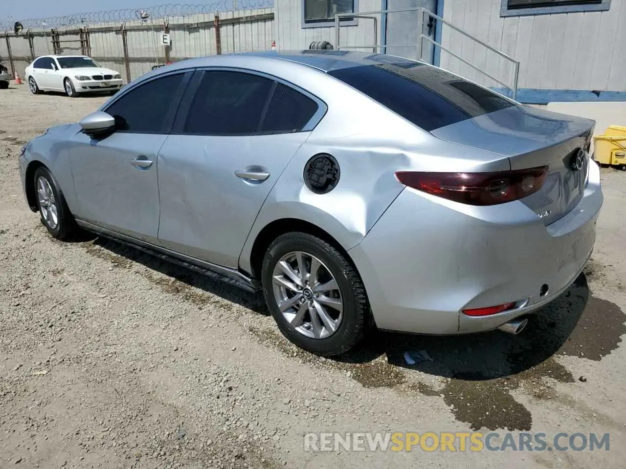 2 fotografías del automóvil dañado 3MZBPABL8KM112754 MAZDA 3 2019