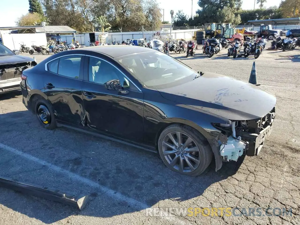 4 fotografías del automóvil dañado 3MZBPADL3KM108737 MAZDA 3 2019