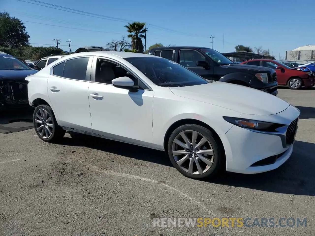 4 fotografías del automóvil dañado 3MZBPADL9KM105583 MAZDA 3 2019