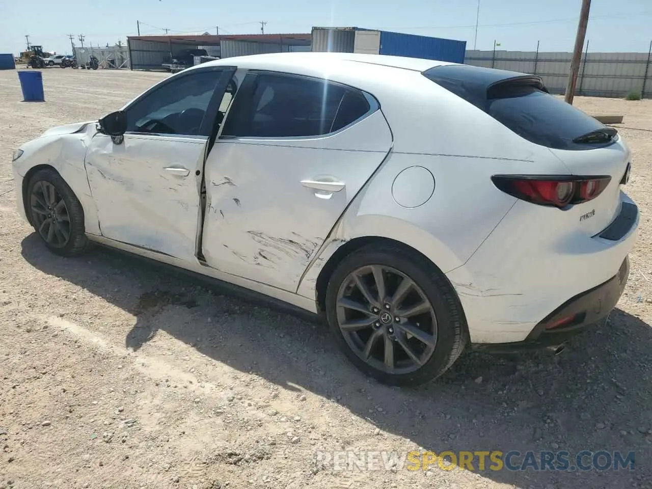 2 fotografías del automóvil dañado JM1BPAJM1K1132824 MAZDA 3 2019