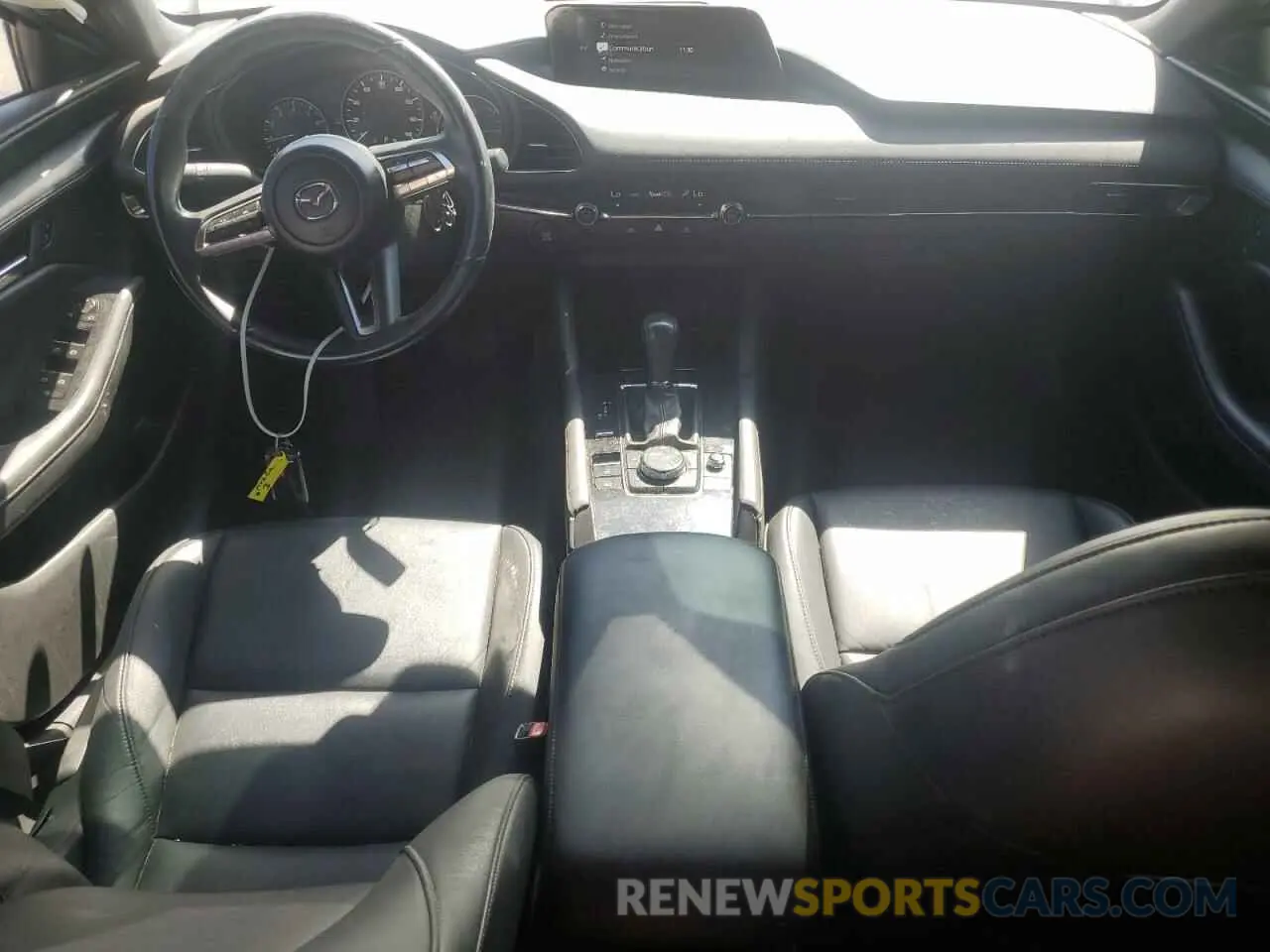 8 fotografías del automóvil dañado JM1BPAJM1K1132824 MAZDA 3 2019