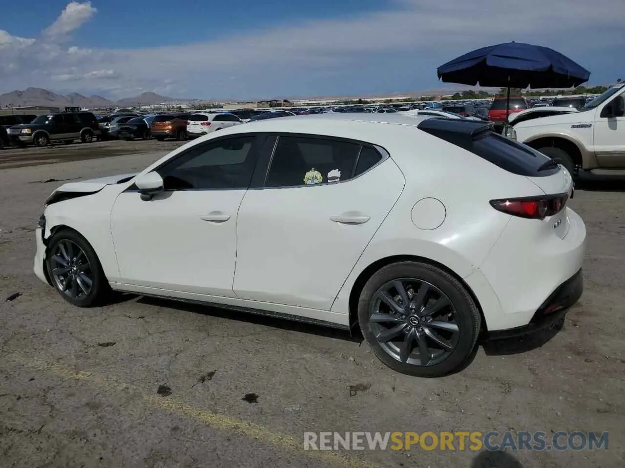 2 fotografías del automóvil dañado JM1BPAMM2K1118054 MAZDA 3 2019
