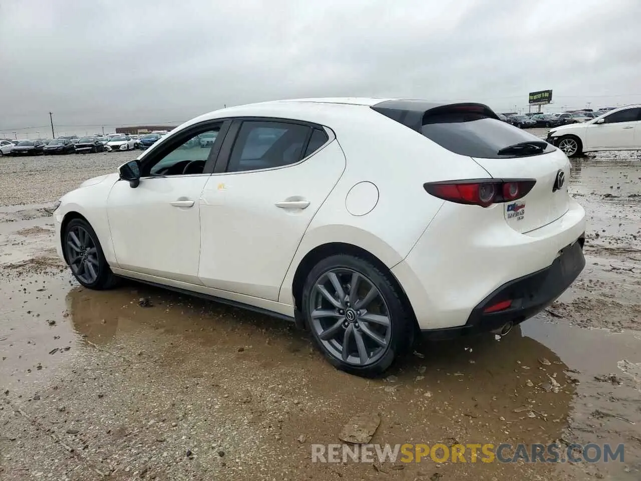 2 fotografías del automóvil dañado JM1BPBJM2K1136404 MAZDA 3 2019