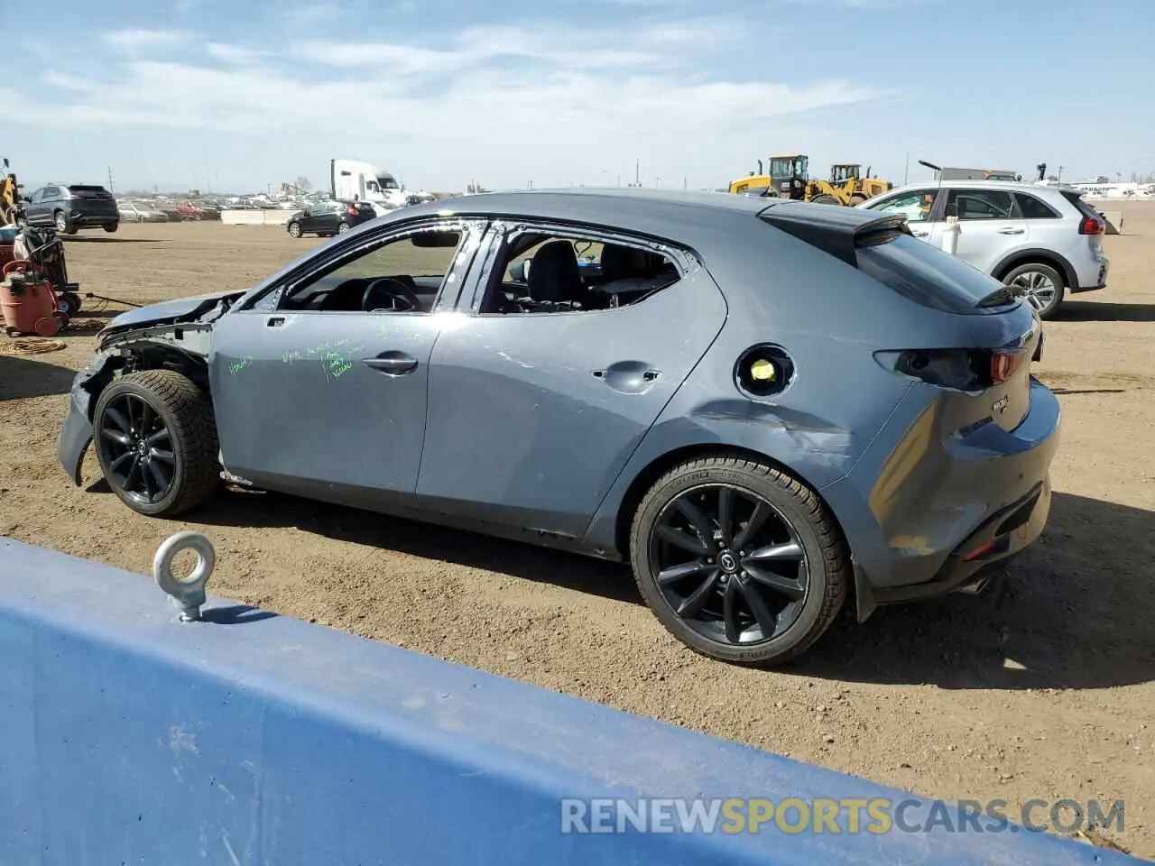 2 fotografías del automóvil dañado JM1BPBNM7K1124047 MAZDA 3 2019