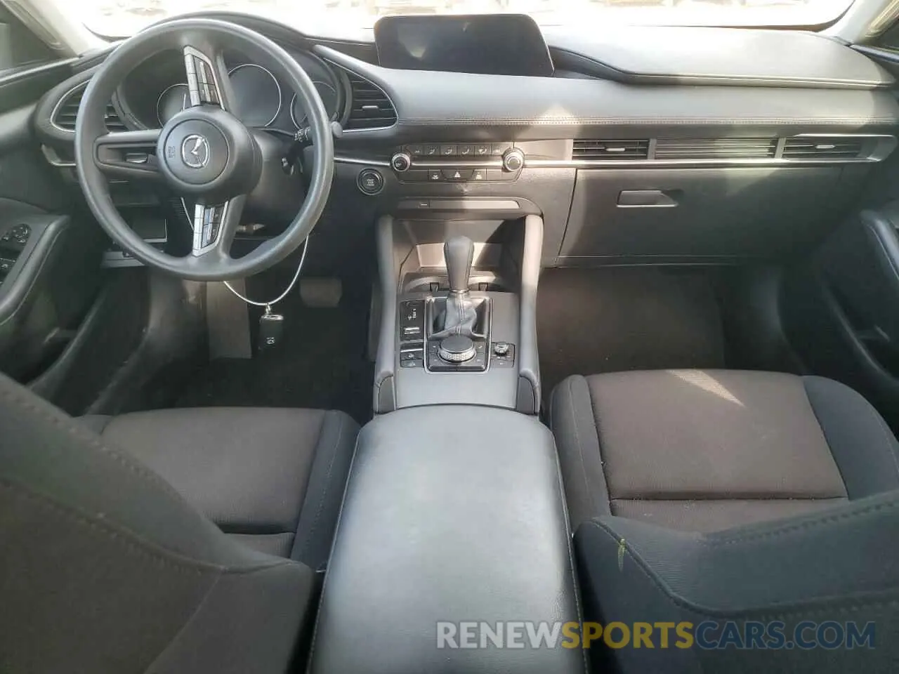 8 fotografías del automóvil dañado 3MZBPABL8LM132472 MAZDA 3 2020