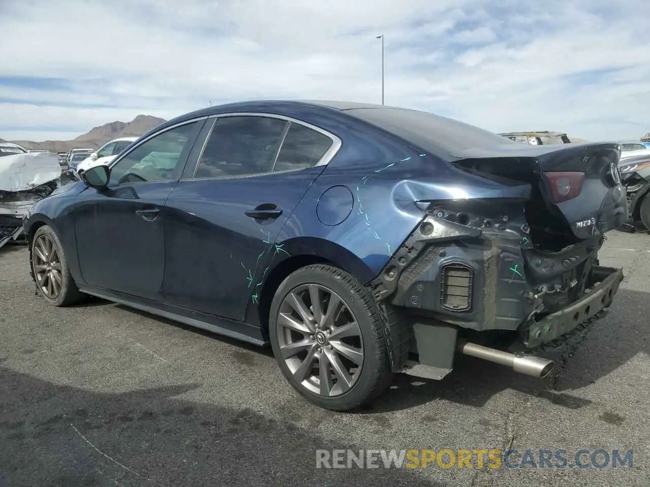 2 fotografías del automóvil dañado 3MZBPACL4LM123234 MAZDA 3 2020