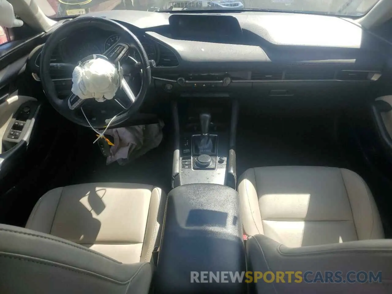 8 fotografías del automóvil dañado 3MZBPBCM3LM126317 MAZDA 3 2020