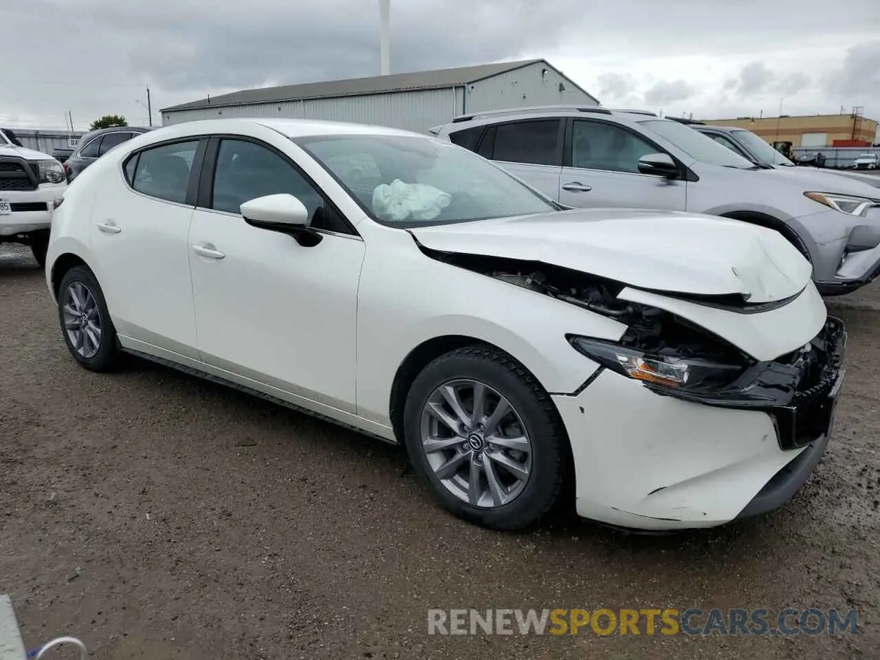 4 fotografías del automóvil dañado JM1BPAK71L1160827 MAZDA 3 2020